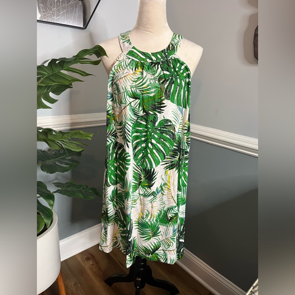 New with tags. Tahari Green tropical dress. Size S.